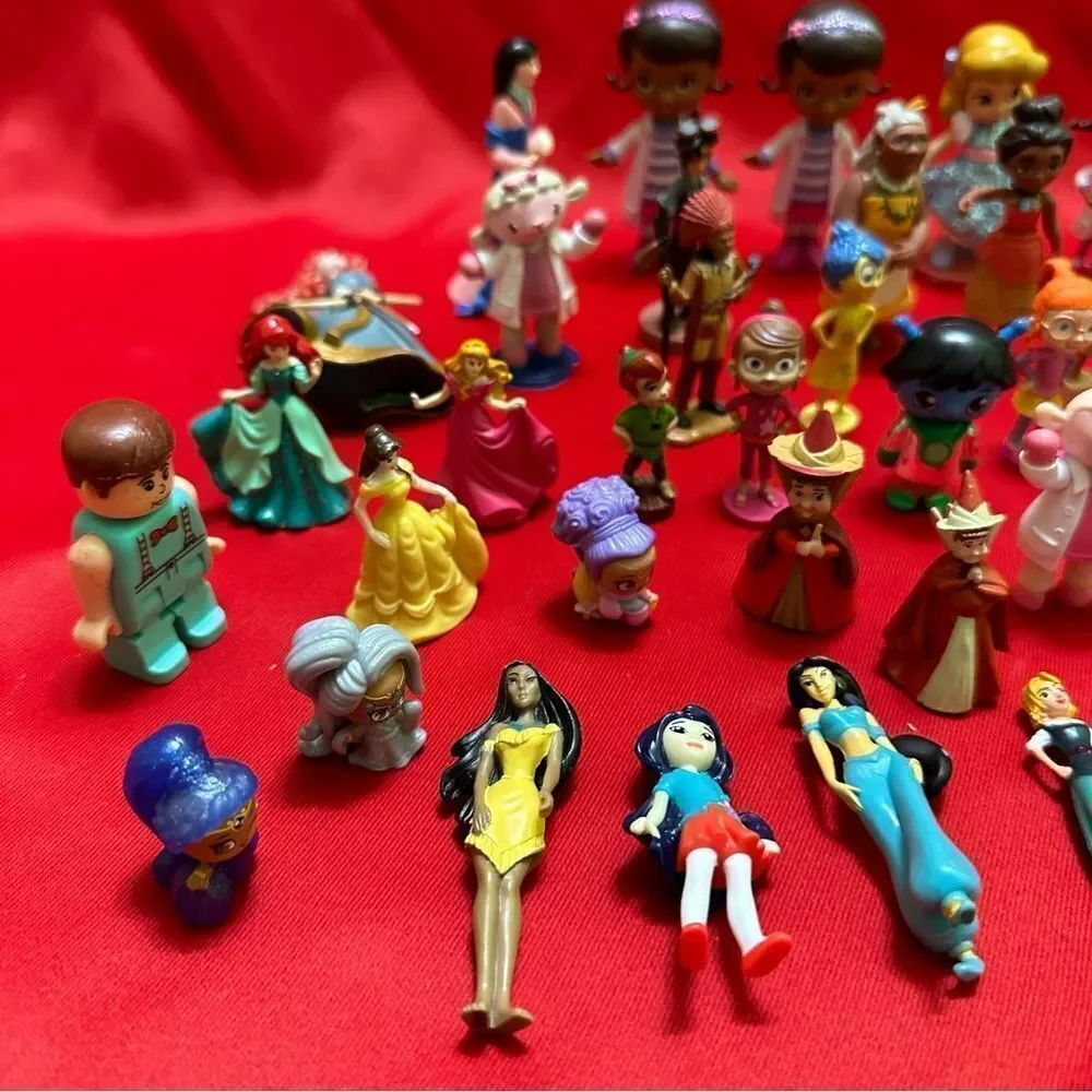 Disney Toppers cake lot
